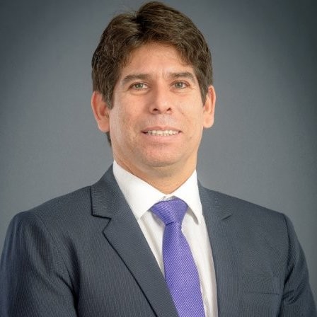 Armando Borda, profesor ESAN con corbarta
